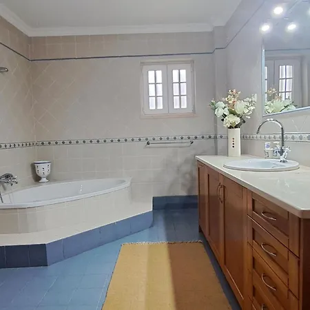 Casa Zulmira Perfekt Fuer Grosse Familien By Interhome Holiday home Ferrel (Leiria)
